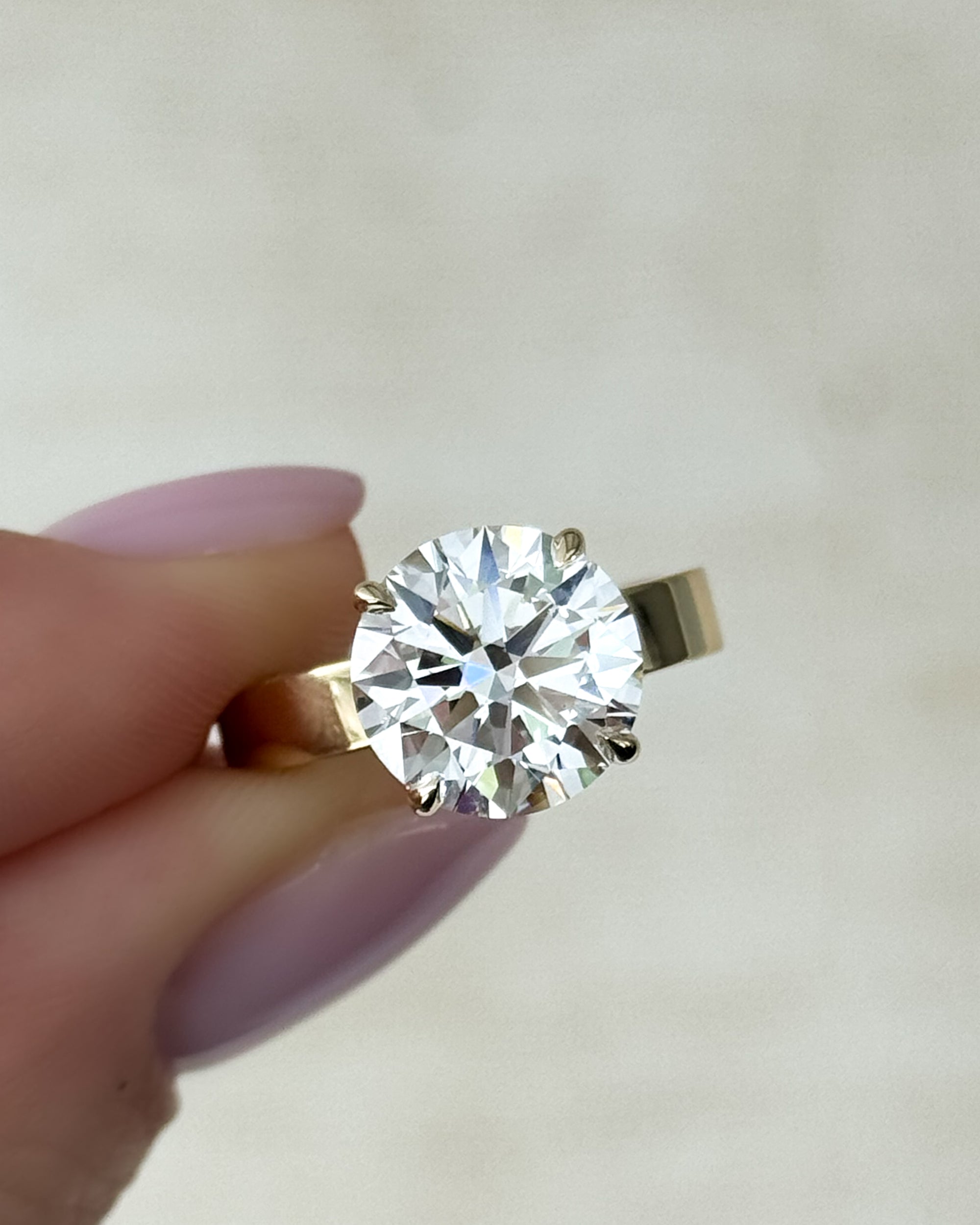 How to Buy a Round Solitaire Engagement Ring