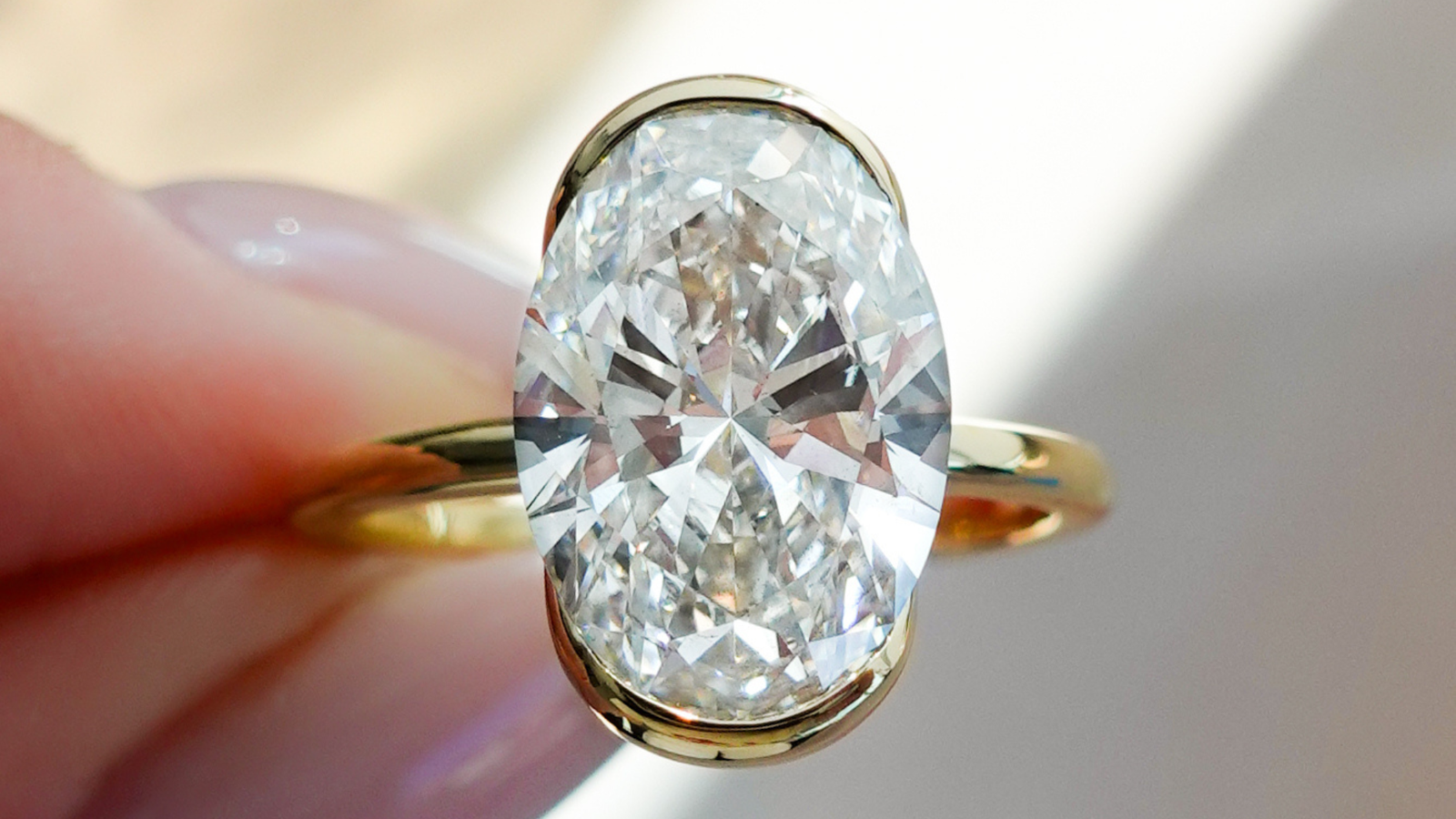 Why Oval Diamonds Look Bigger & How to Pick One That Sparkles