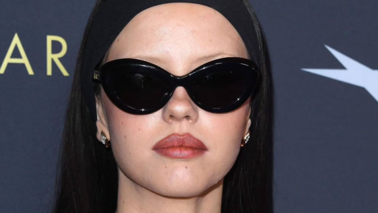 How to Wear Earrings with Different Hairstyles: A Complete Styling Guide