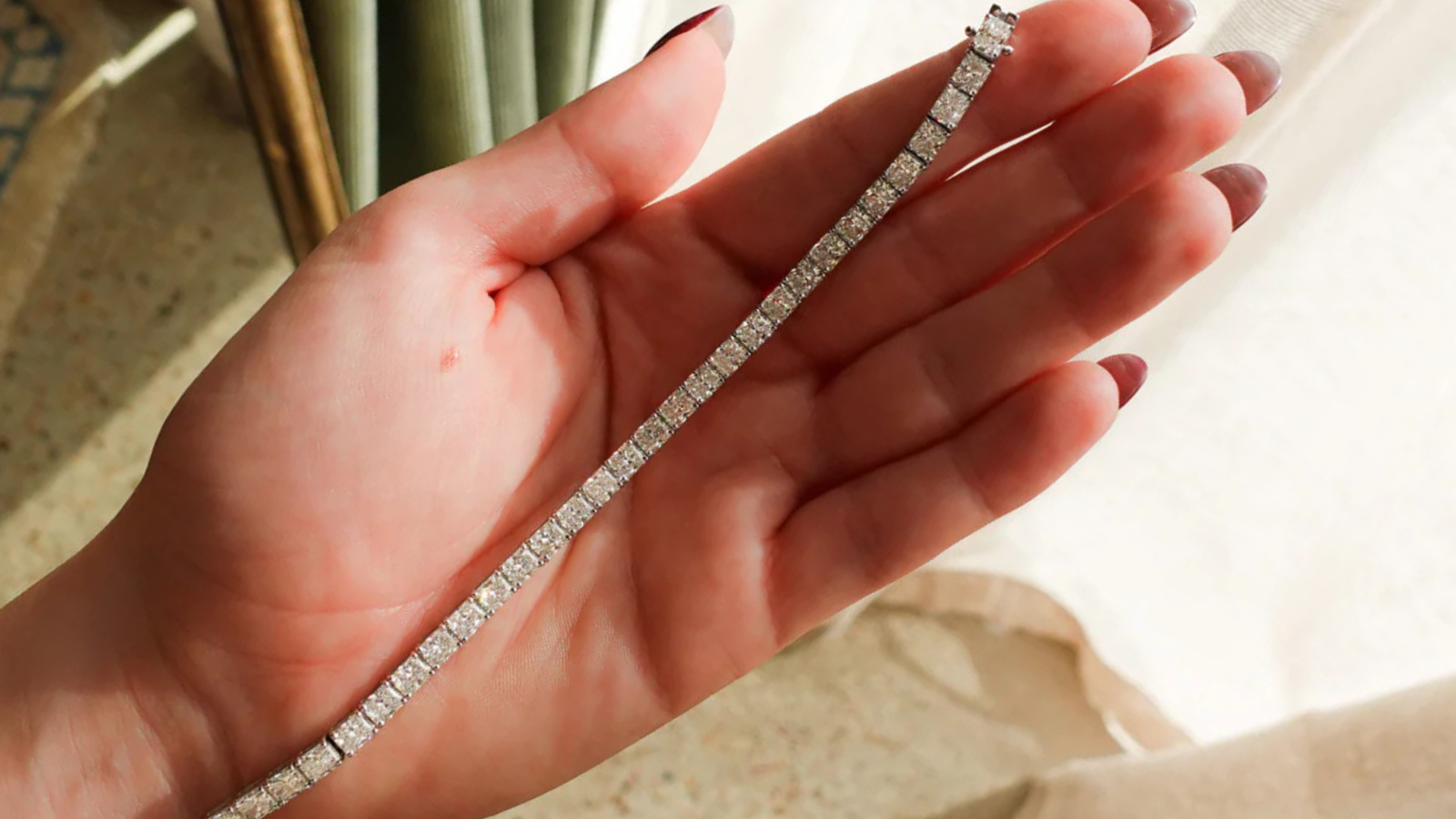 Tennis Bracelet vs. Diamond Bracelet: What is Right For You?