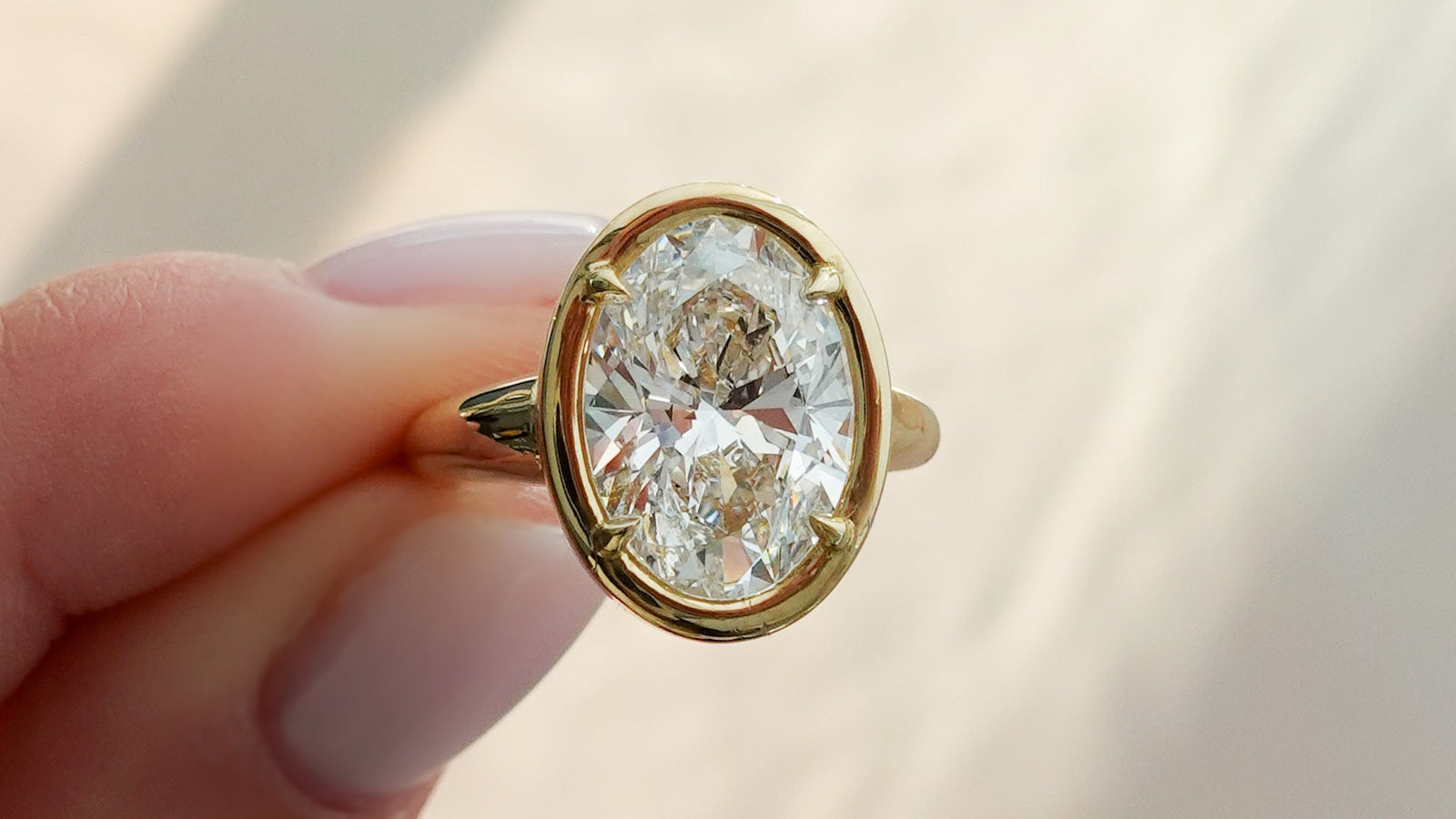 From Minimal to Maxed Out: Find the Oval Lab Grown Diamond Engagement Ring for You