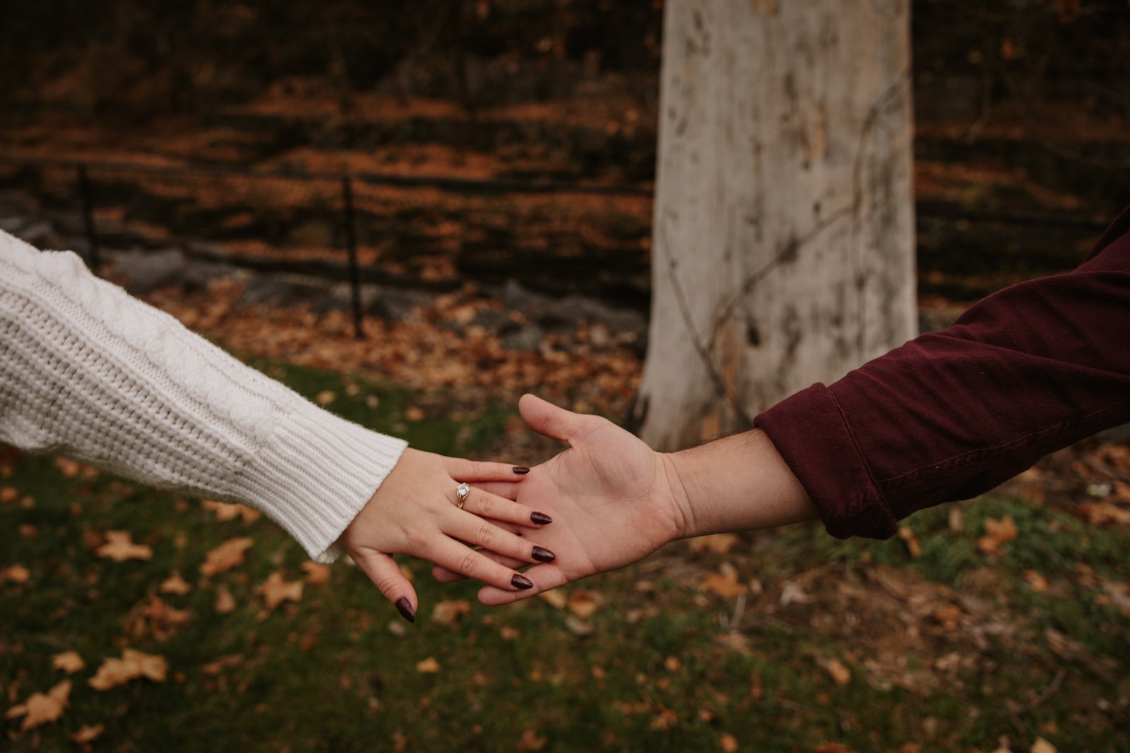 Do You Wear Your Engagement Ring on Your Wedding Day? Etiquette and Options Explained - GOODSTONE