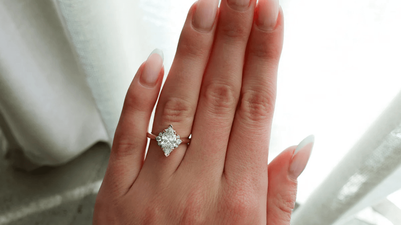 How to Get a 2-Carat Look on a 1.5-Carat Budget - GOODSTONE