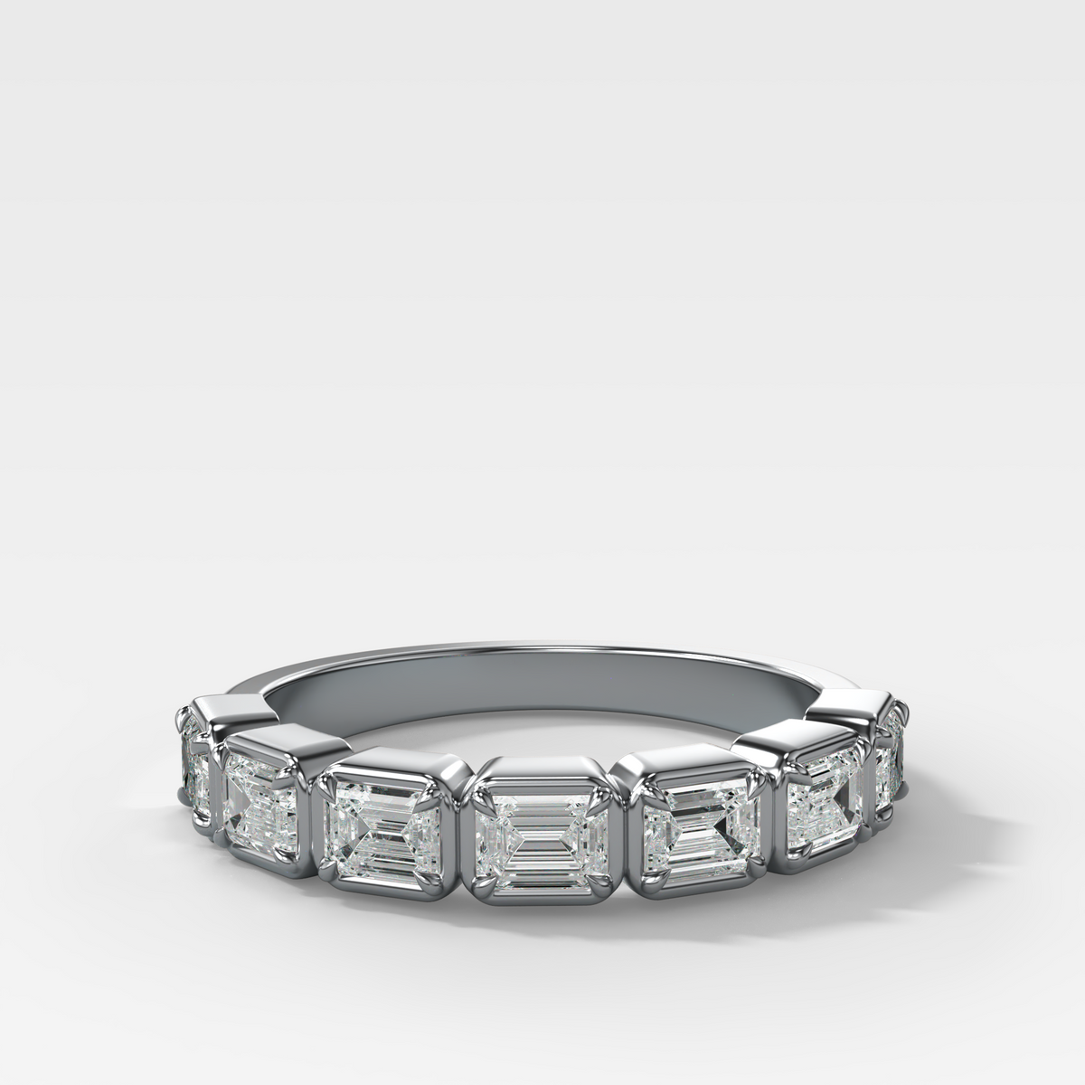 Alianza de boda Club Set con tallas de esmeralda East West