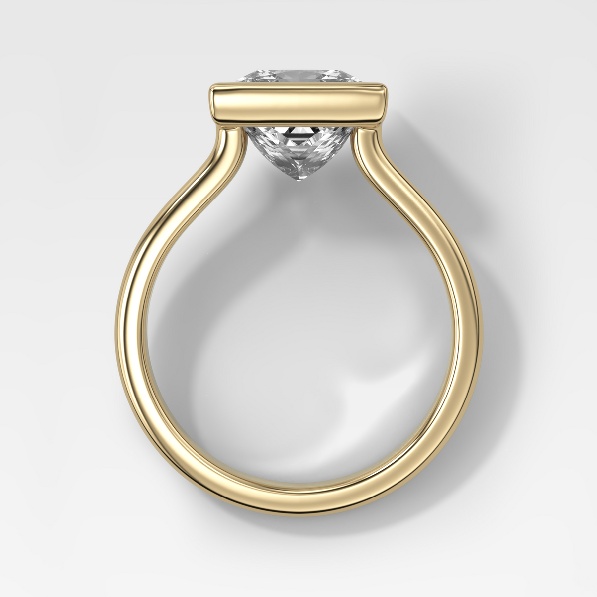 Anillo de compromiso con solitario de medio bisel y doble hilera con diamante de talla esmeralda