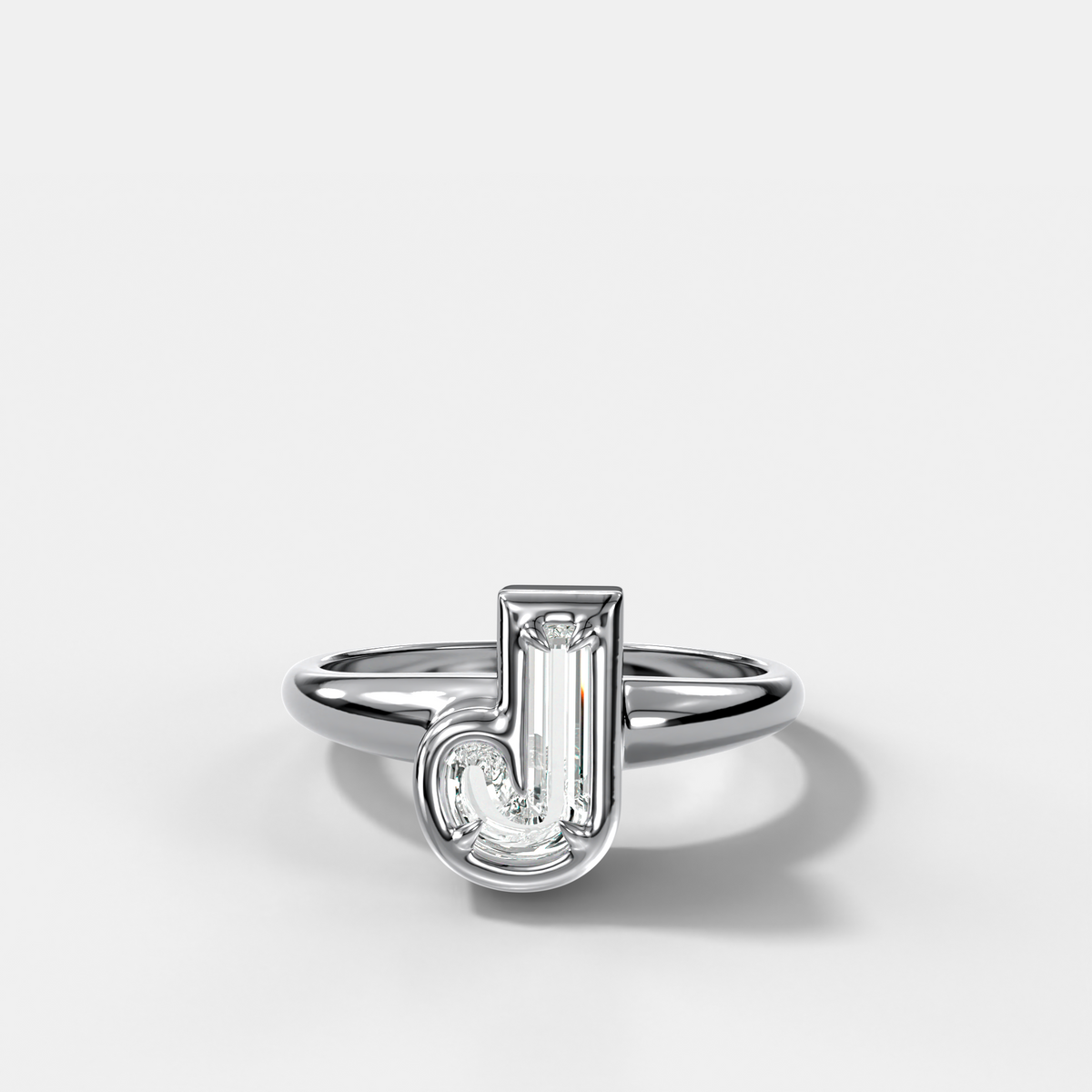 Anillo con inicial de diamantes Club - Letra J