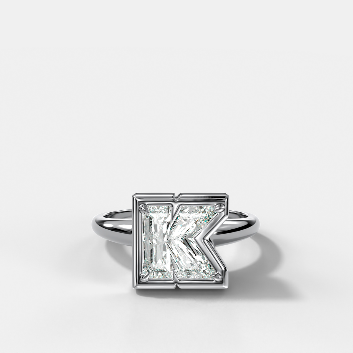Anillo con inicial de diamantes Club - Letra K