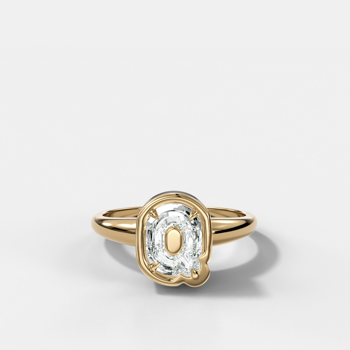 Anillo con inicial de diamantes Club - Letra Q