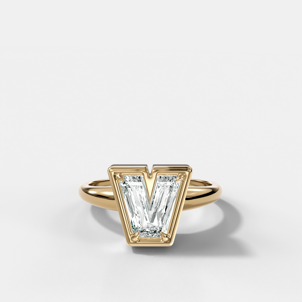 Anillo con inicial de diamantes Club - Letra V