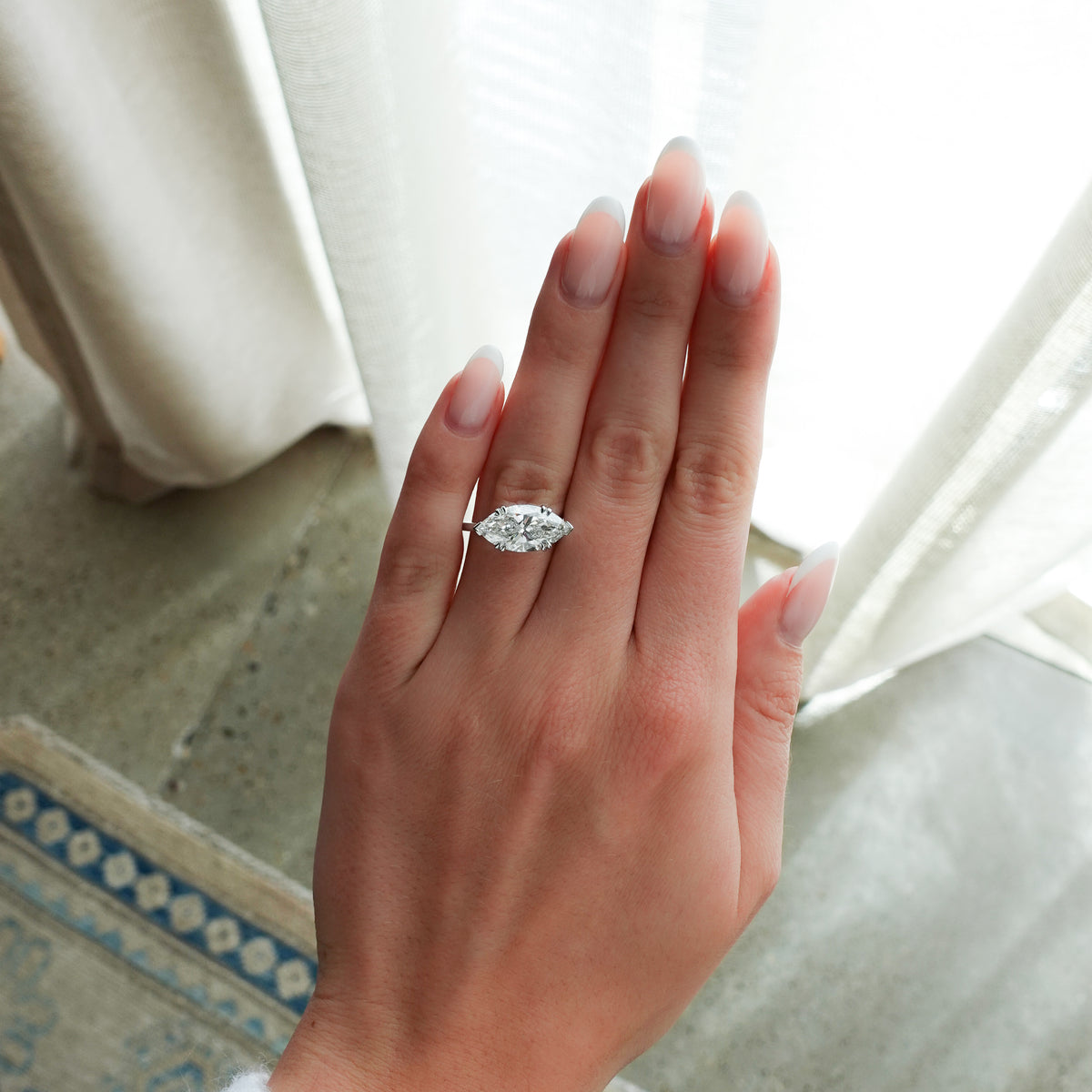 Solitario Catedral Exclusivo con Corte Marquesa (Este Oeste)