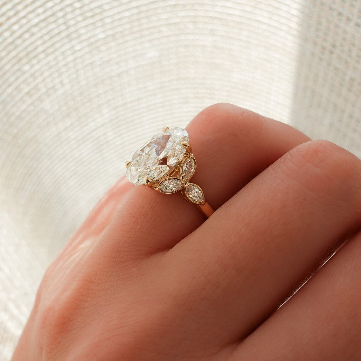 Laurel Engagement Ring With Oval Cut Diamond - GOODSTONE