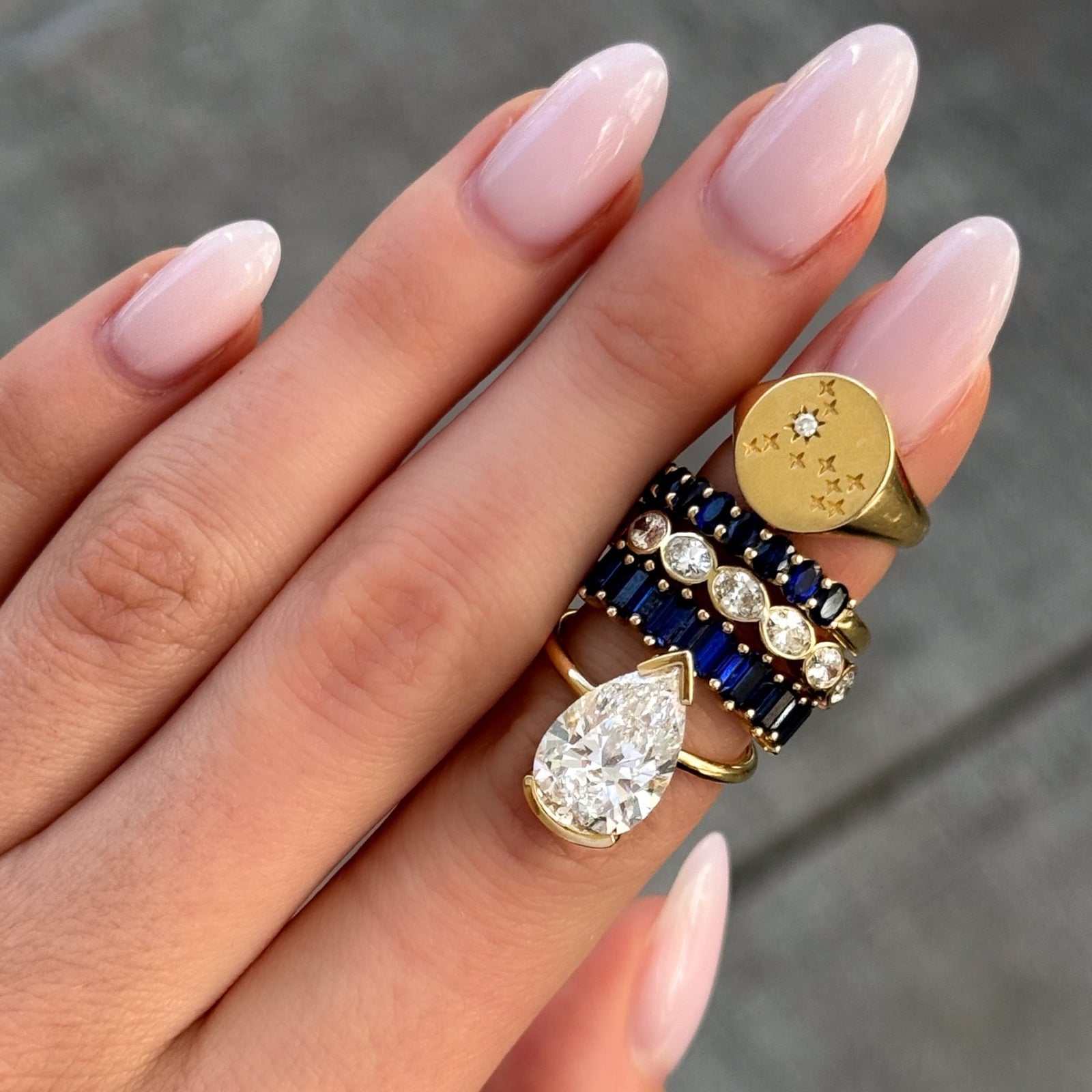 Petite Shared Prong Wedding Band with Blue Sapphire Oval Gemstones - GOODSTONE