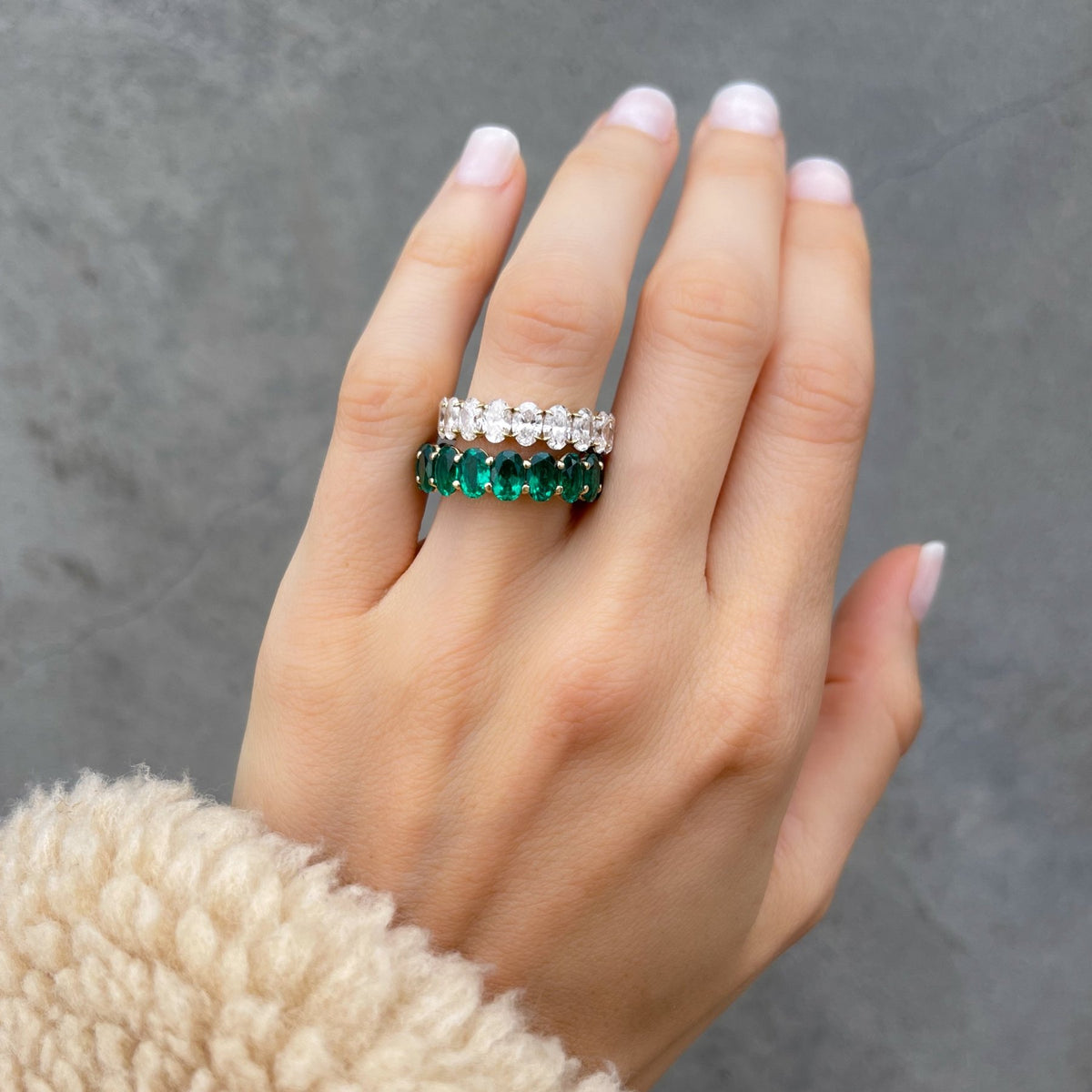 Petite Shared Prong Wedding Band with Green Emerald Oval Gemstones - GOODSTONE