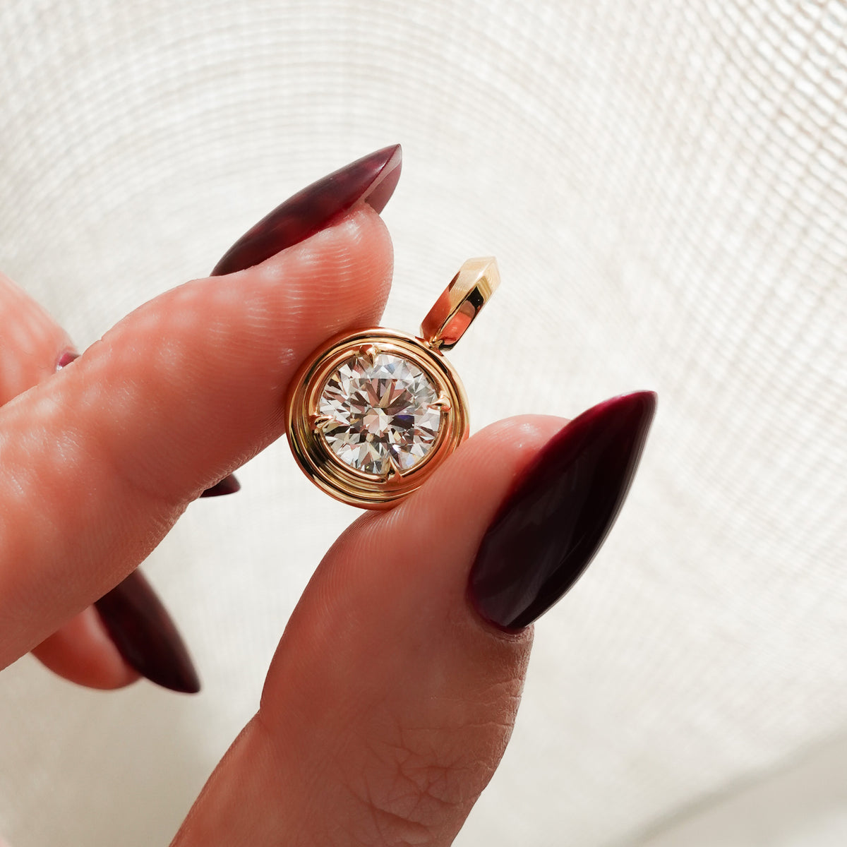 Double Bezel Round Attachable Diamond Pendant