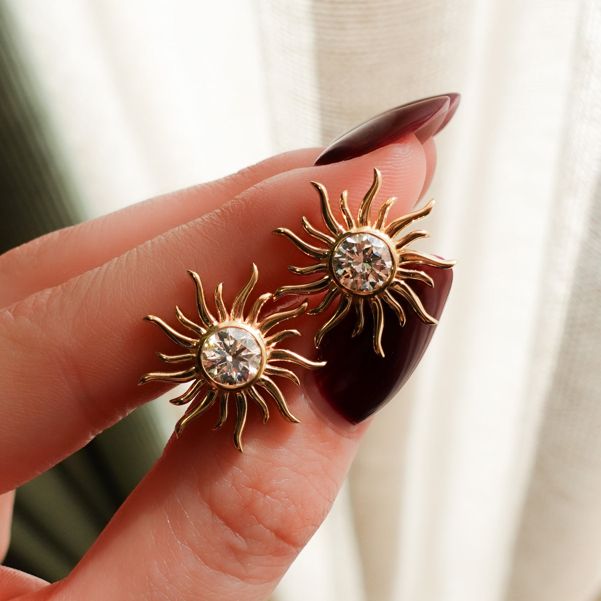 Sunlight Round Diamond Stud Earrings