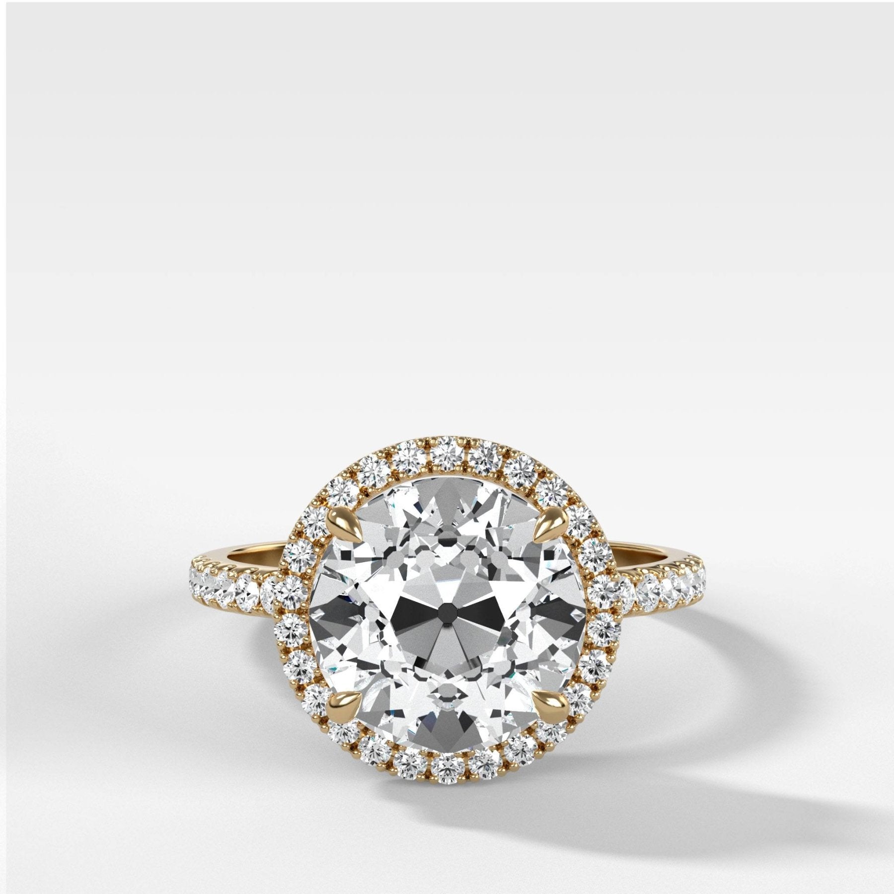 Anillo con halo en pavé Aurora y talla europea antigua de Good Stone en oro amarillo