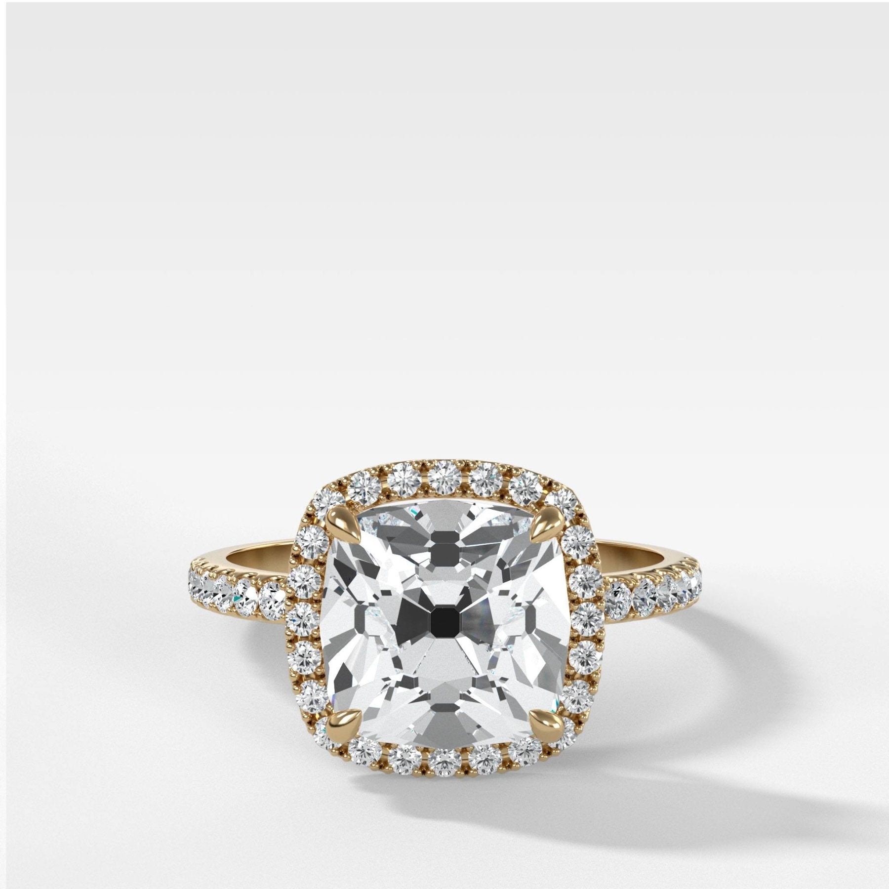 Anillo con halo en pavé de aurora y mina antigua de Good Stone en oro amarillo