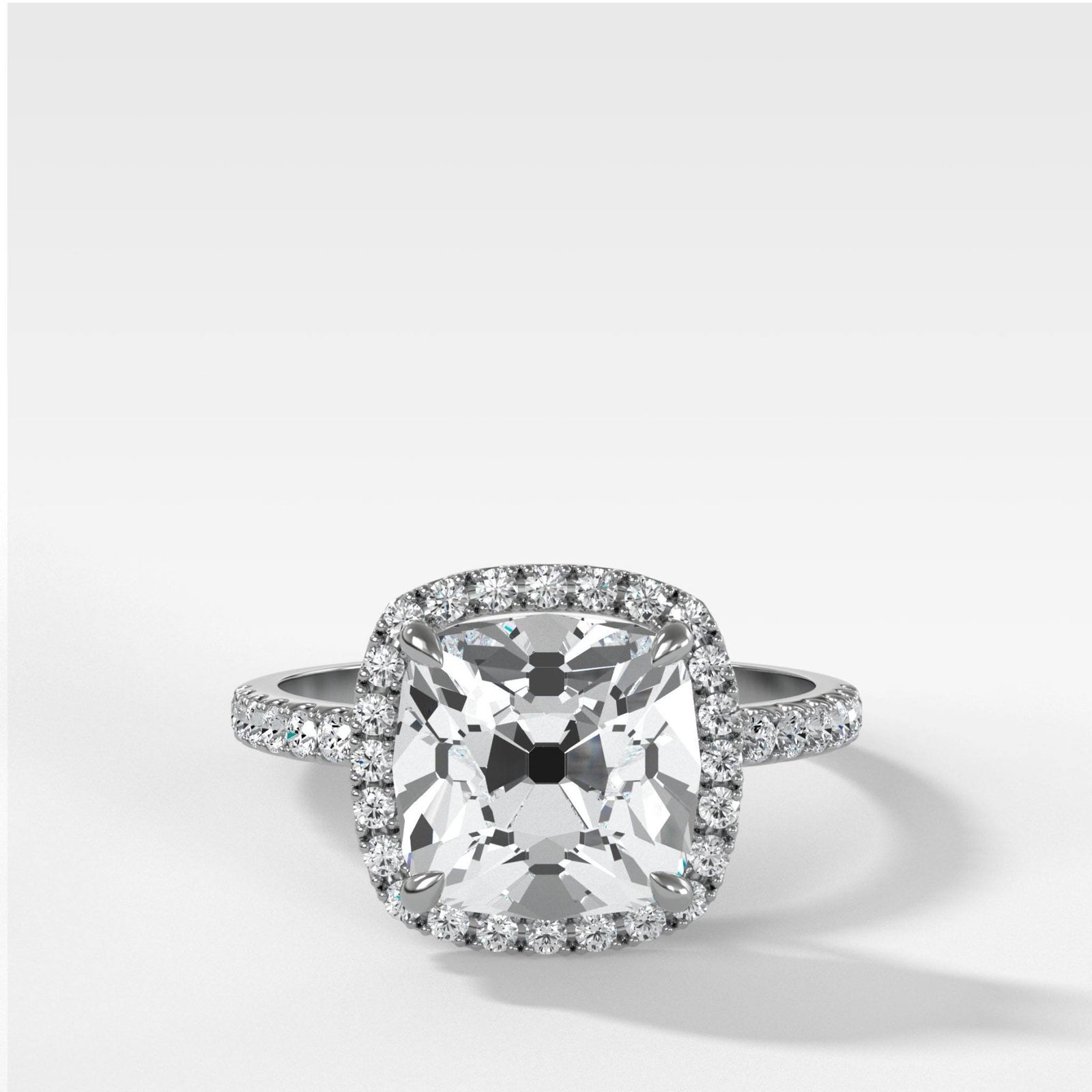 Anillo con halo en pavé de aurora y mina antigua de Good Stone en oro amarillo