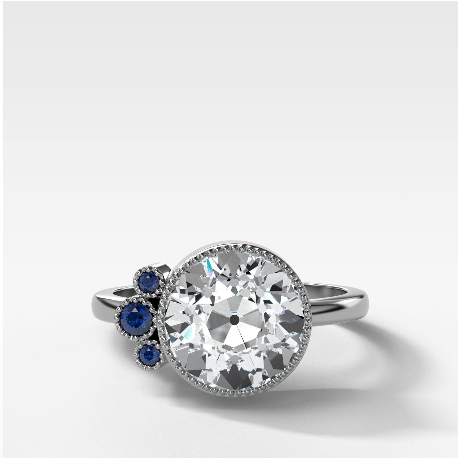 Anillo de compromiso en racimo azul con talla euro antigua de Good Stone en oro amarillo