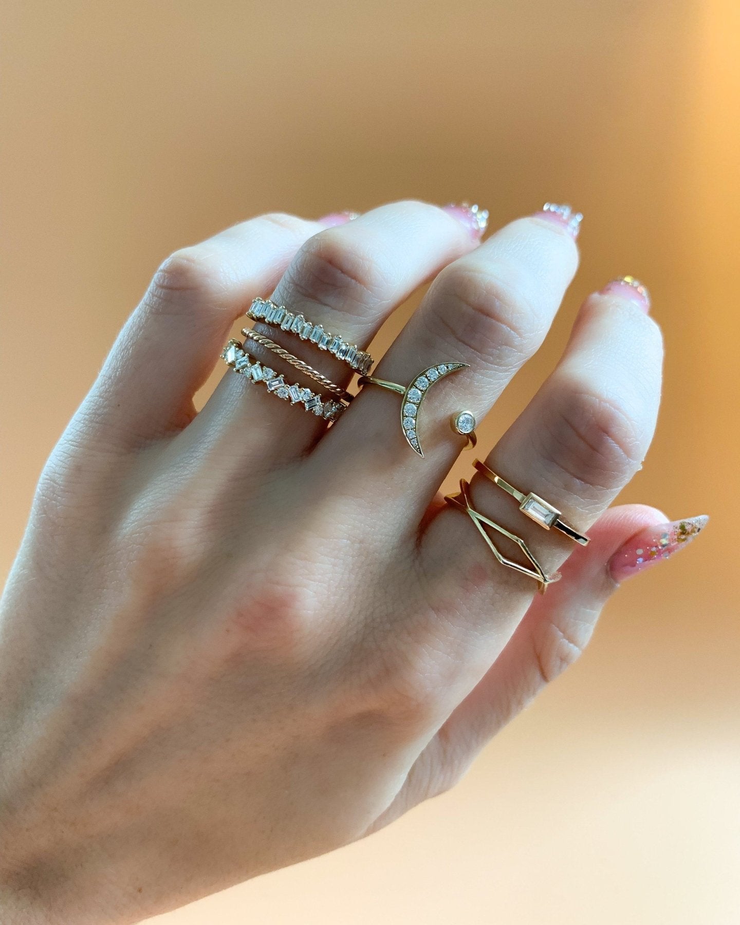 Alianza de eternidad geométrica de Good Stone en oro amarillo