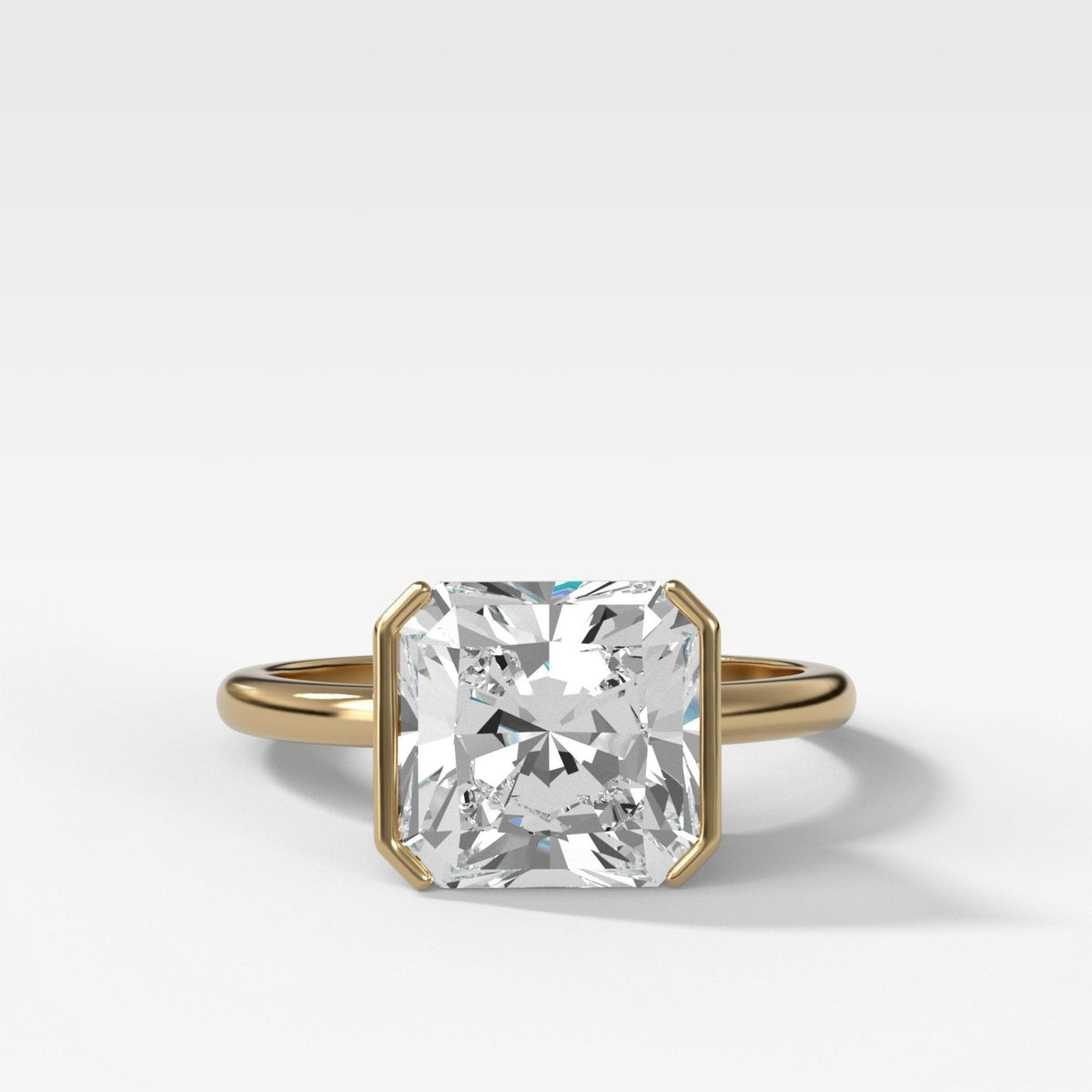 Anillo de compromiso con solitario de medio bisel y talla radiante cuadrada de Good Stone en oro amarillo