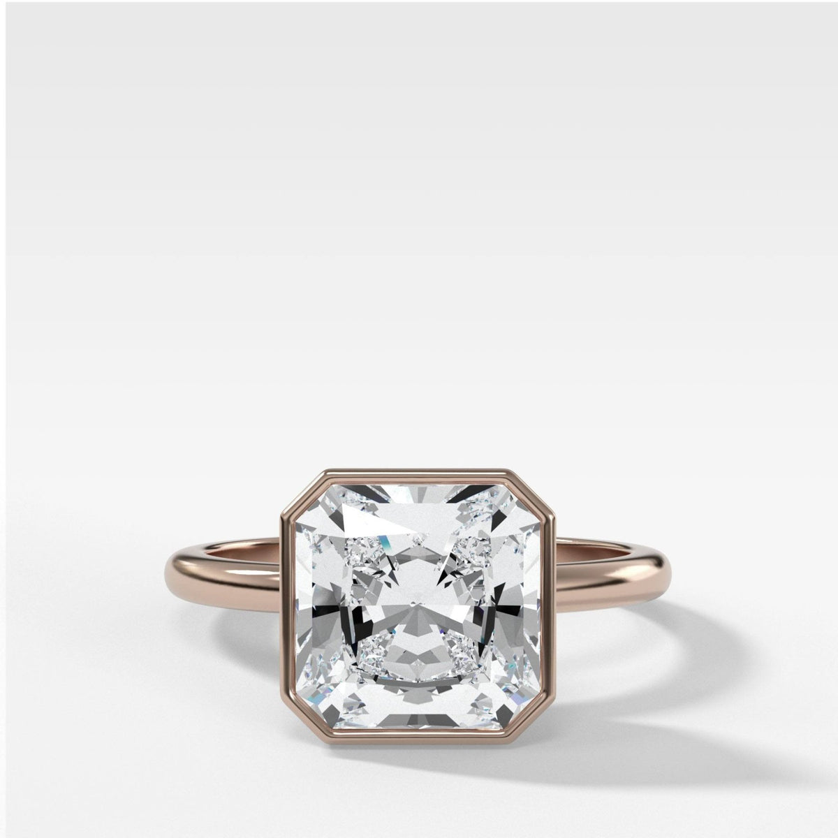 Solitario Penumbra con bisel con talla cuadrada radiante de Good Stone en oro rosa