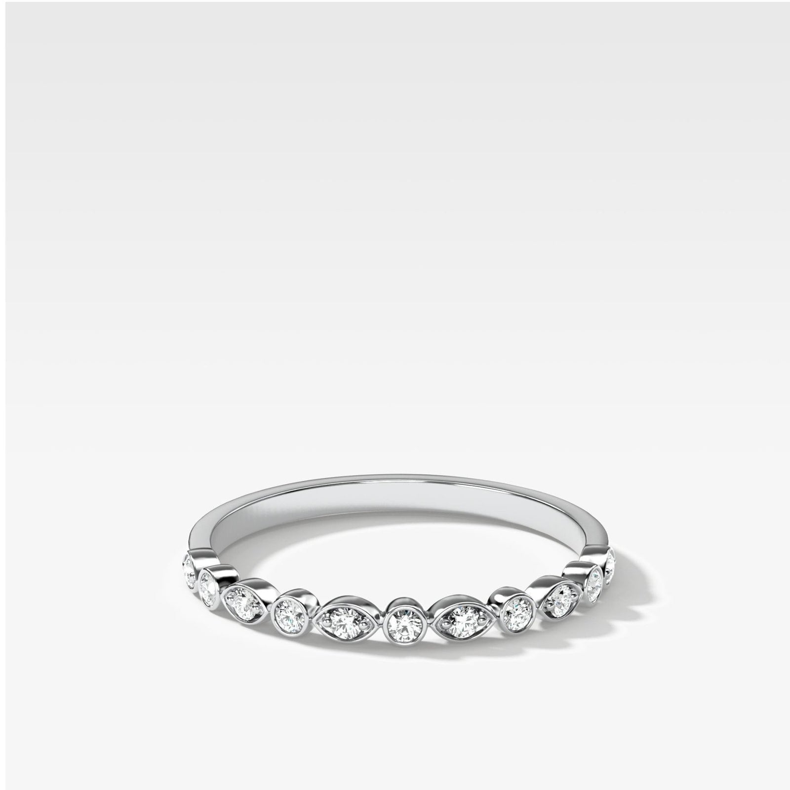 Apilador de diamantes festoneado de Good Stone en oro amarillo