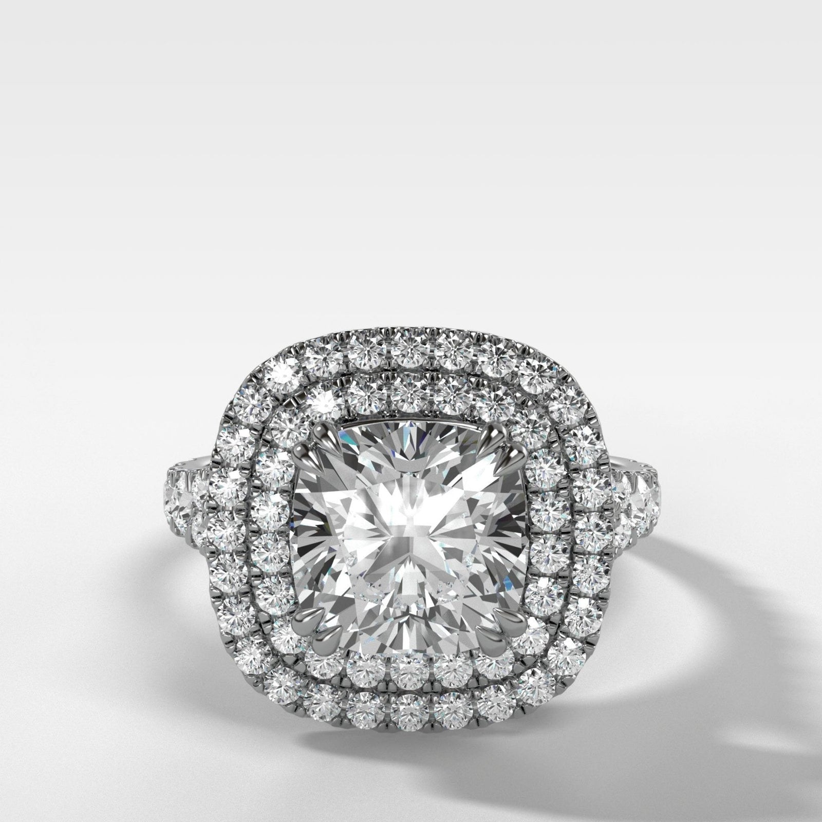 Anillo de compromiso con halo doble y cuerpo dividido de Good Stone en oro amarillo