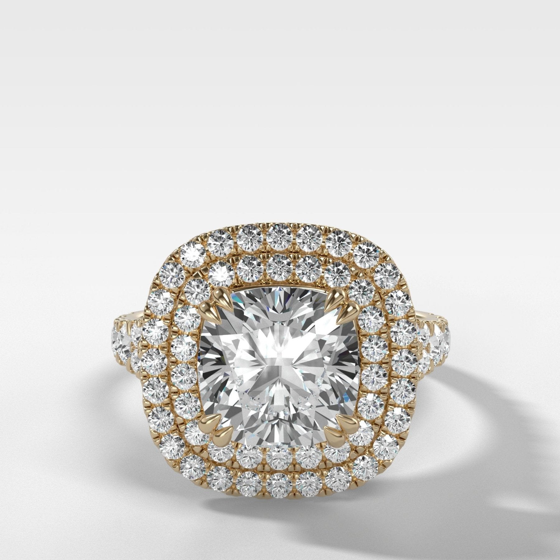 Anillo de compromiso con halo doble y cuerpo dividido de Good Stone en oro amarillo